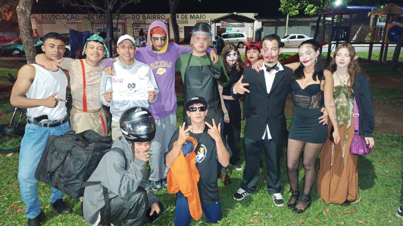 Batalha dos tronos organiza edição de halloween com vaga garantida para mcs que compareceram fantasiados.