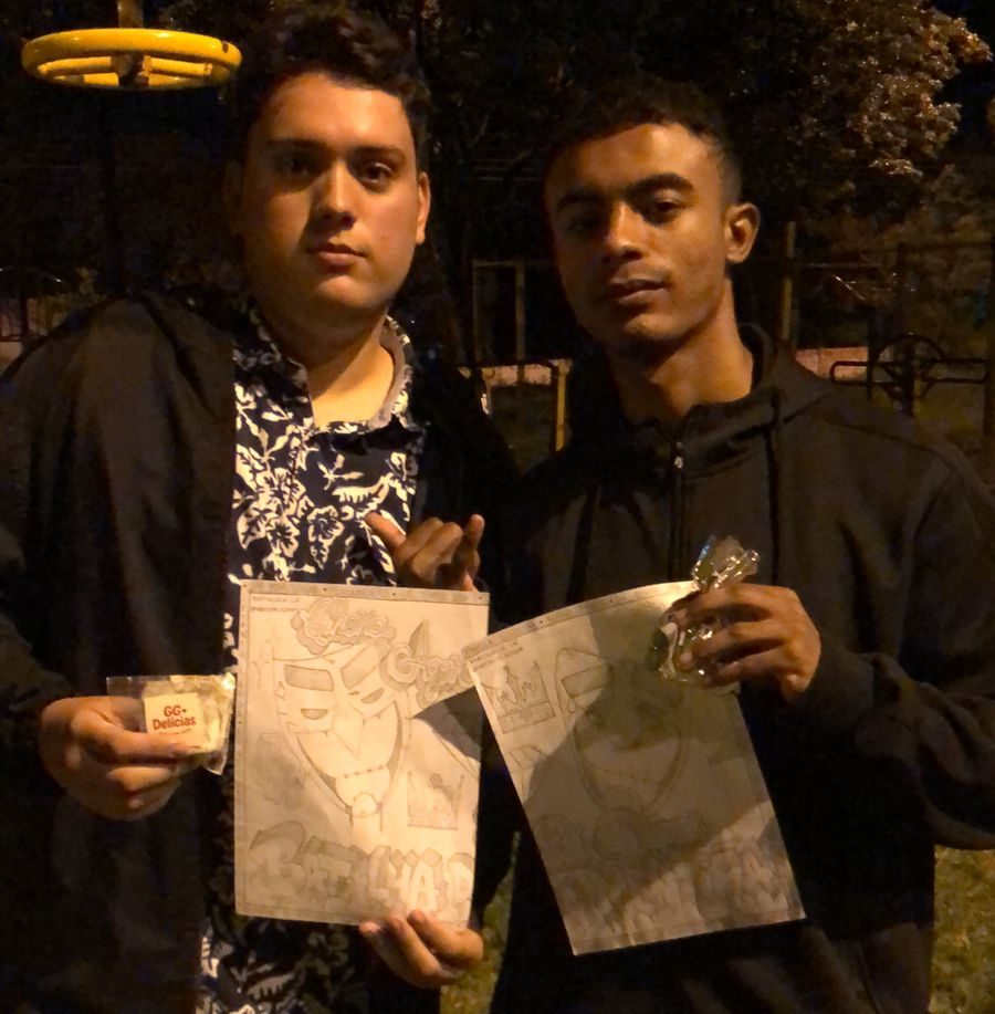 BATALHA DA MENTIRA EDIÇÃO TIGRINHO EM FORMATO DE DUPLAS MARCA MAIS UMA NOITE NA VILA C E PREMIA CJ E GODINES COM A FOLHINHA DE CAMPEÃO E MAIS 200 REAIS.