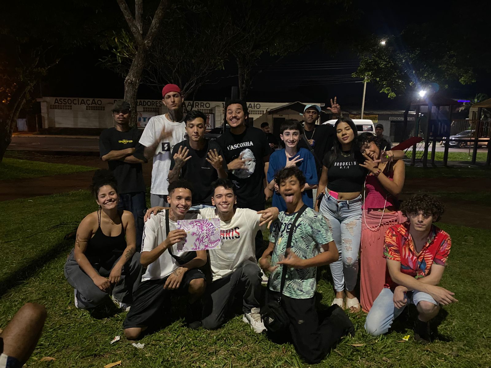 BATALHA DOS TRONOS EDIÇÃO DE DUPLAS MARCA MAIS UMA QUINTA FEIRA NATHAN DA VC E YURI SE CONSAGRAM COMO GRANDES CAMPEÕES E LEVAM PARA CASA A FOLHINHA FEITA POR SUSHI ORGANIZADORA DA BATALHA DOS TRONOS.